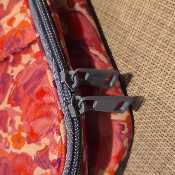 BELK BRAND WOMEN'S PINK & RED FLORAL MAKEUP COSMETIC BAG - Picture 4 of 9